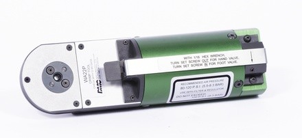 WA22P Pneumatisches Crimpwerkzeug, auf Basis M22520/7-01 (MIL-DTL-22520/7-01 / AS22520/7-01) für gedrehte Signalkontakte AWG 22-16 (Litzen AWG 28-16), sowie Koax-Innenkontakte, ohne Positionierer, passender Prüfdorn G145 / M22520/3-03 (Selektoreinste